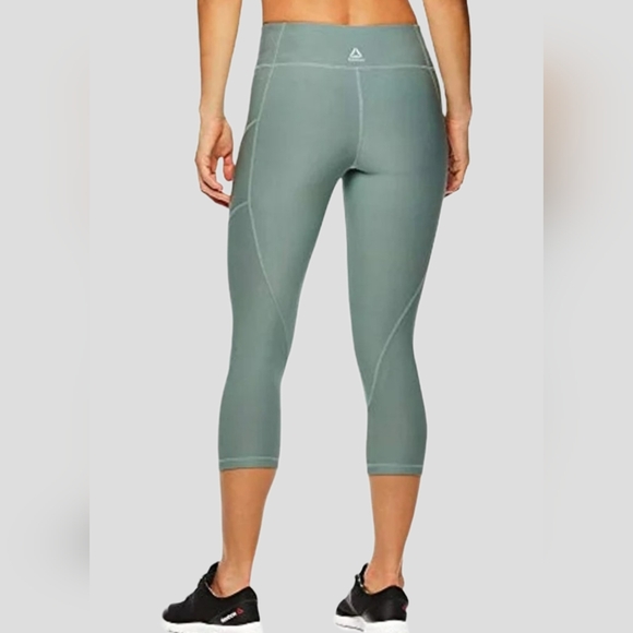 Reebok Women's Sage Green Capris Size L - Picture 2 of 3